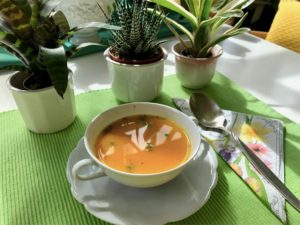 Karotten-Orangensuppe mit Thymian