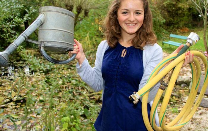 Gießkanne und Gartenschlauch werden jetzt eingewintert