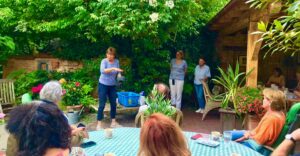 Rosenseminar im Garten des Biogärtners