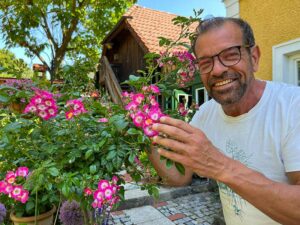 Ploberger mit Rosen