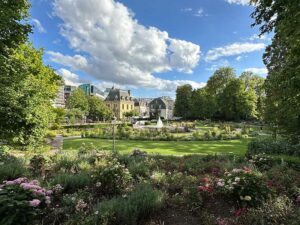 Stadtpark mit Rosengarten in Luxemburg