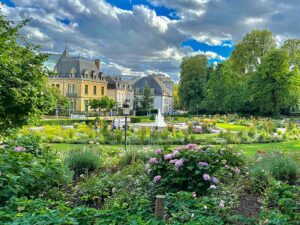 Stadtpark mit Rosengarten in Luxemburg-Stadt